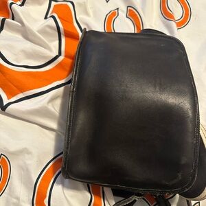 Vintage Coach leather purse this purse is vintage has plenty of style.